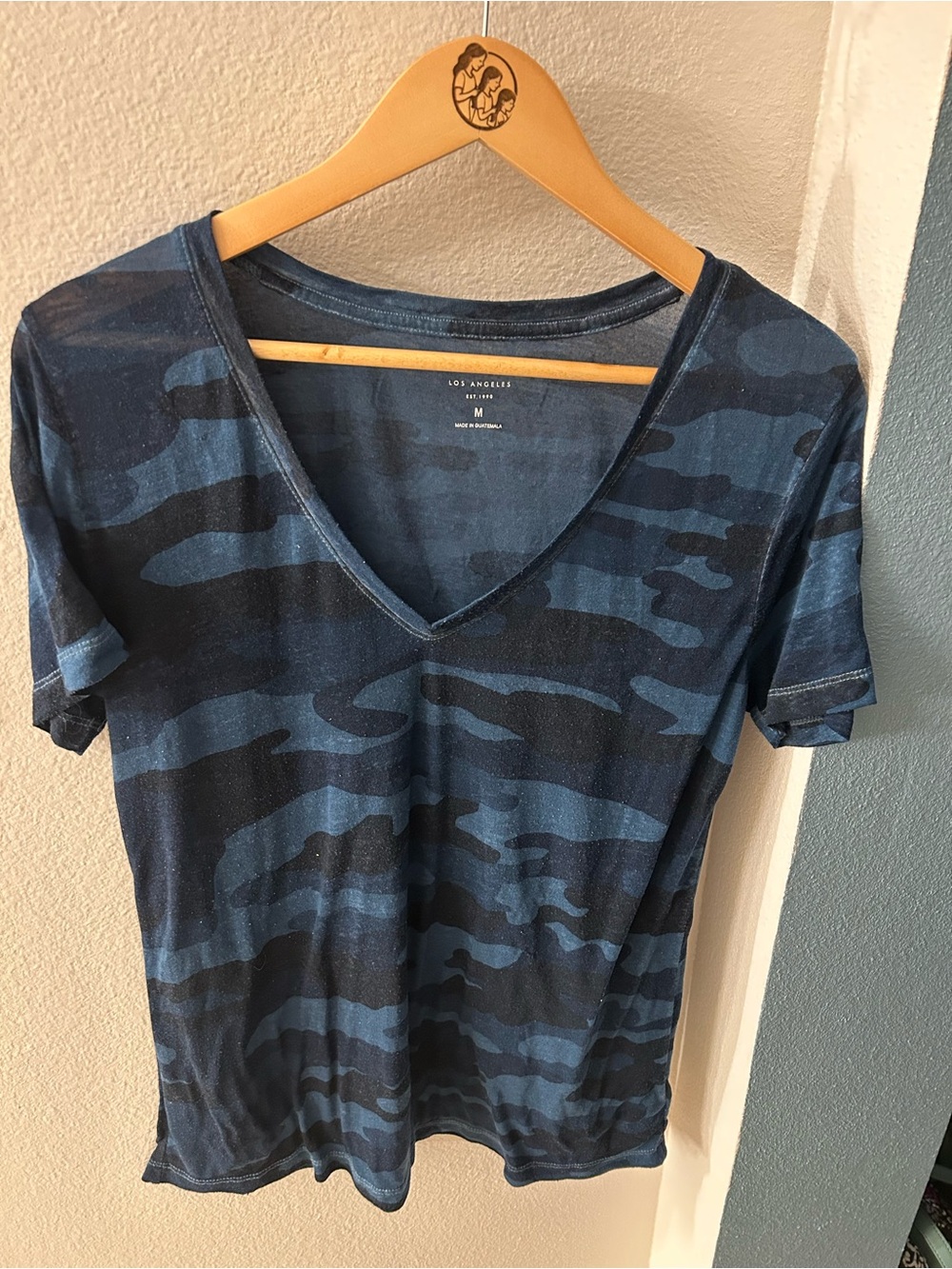 Lucky Brand Blue Camo V-Neck Tee size medium